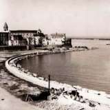 ...furono aperti dei grandi archi sotto la Muraglia per permettere l�accesso alla citt� vecchia dal lato del mare...